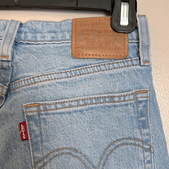 Levi's Light Wash Wedgie Straight Leg Jean - Picture 4 of 7